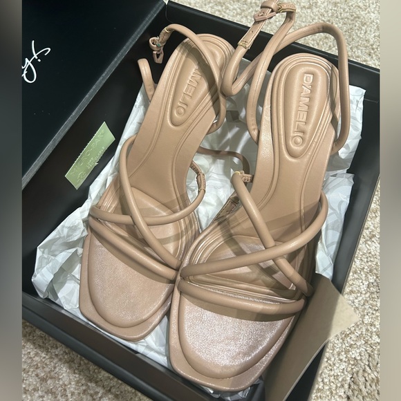 NWT nude heels!!! 6.5 - Picture 3 of 3